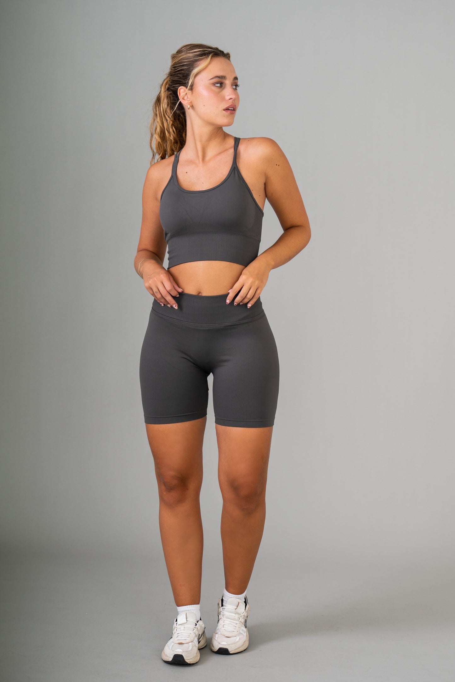 Short Apolline